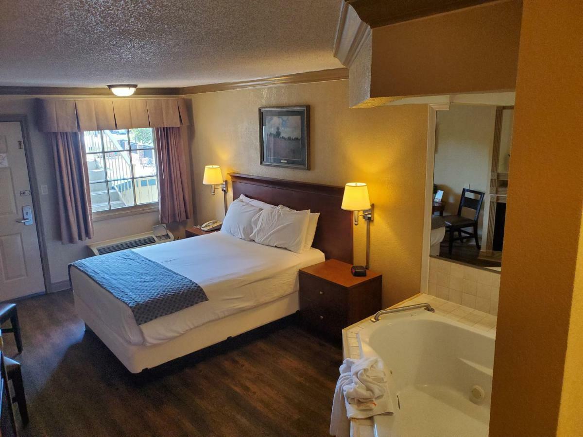 Colonial House Motel Pigeon Forge Eksteriør bilde